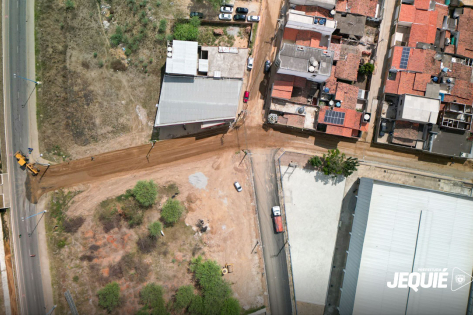 Prefeitura de Jequié inicia terraplanagem para pavimentação da via de acesso ao bairro Parque das Algarobas